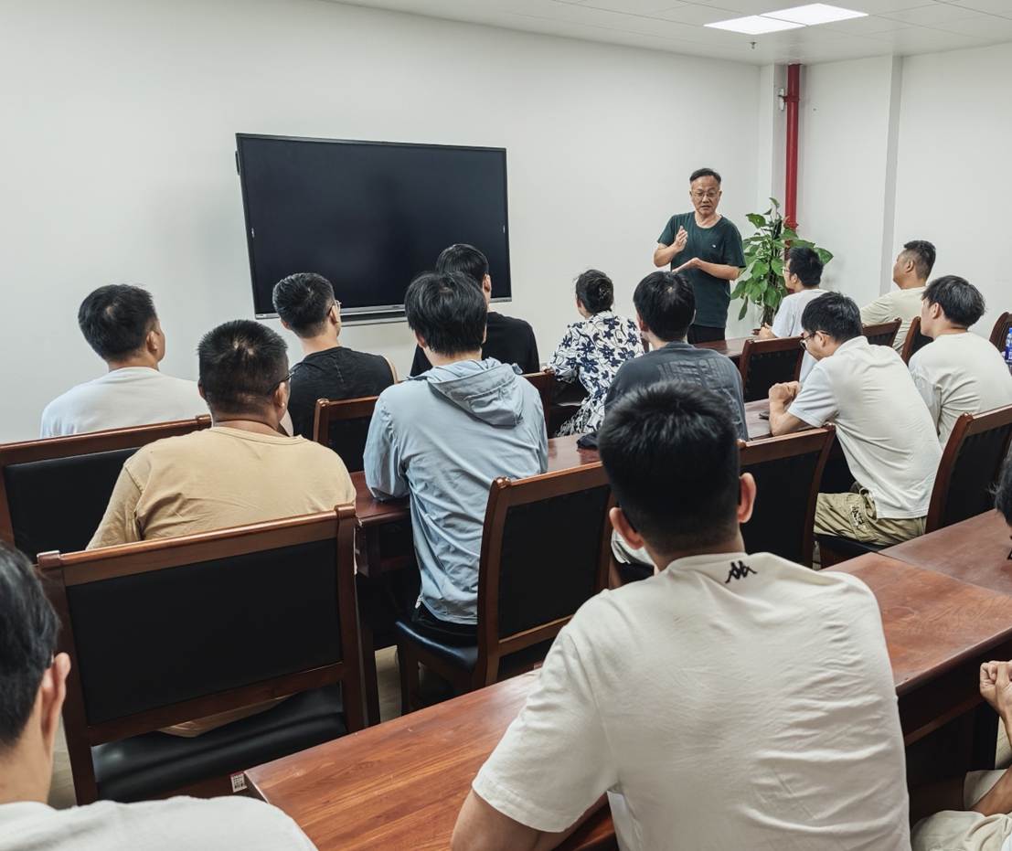 会议室里的人们 AI 生成的内容可能不正确。